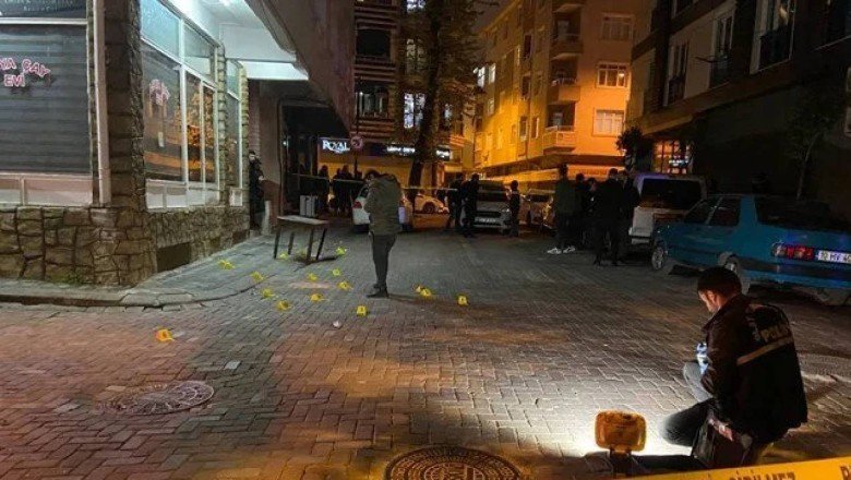 Zeytinburnu'nda sokak ortasında silahlı kavga: 3 yaralı