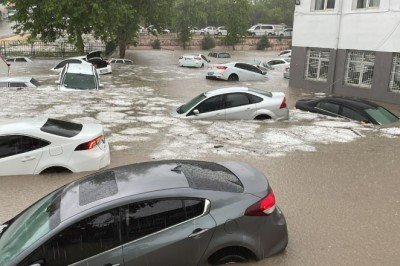 Adıyaman'ı sağanak vurdu! Onlarca araç sular altında kaldı