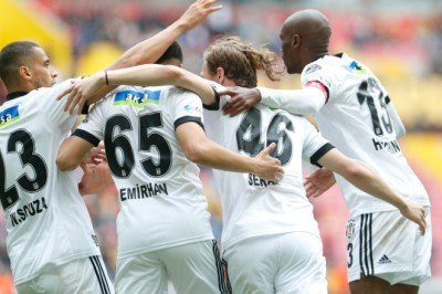 Beşiktaş geriye düştüğü maçta Kayserispor'u 3-2 mağlup etti