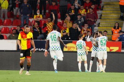 Rizespor'dan Göztepe'ye farklı tarife! Çok az da olsa ligde kalma şansını sürdürdü