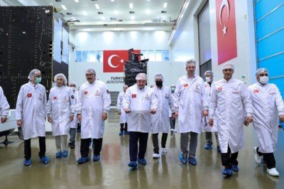 Türk mühendisleri ve teknisyenleri TURKSAT 6A'ya damga vurdu