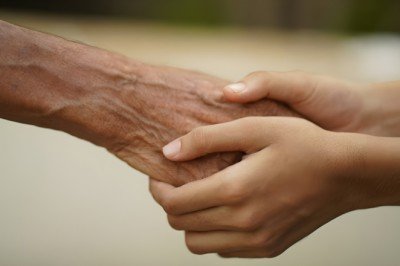 Uzman isimden bayramlaşma uyarısı! El öpme olmalı mı?