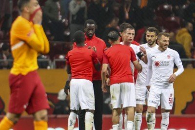 Galatasaray sahasında kaybetti: Sivasspor ilkleri yaşadı