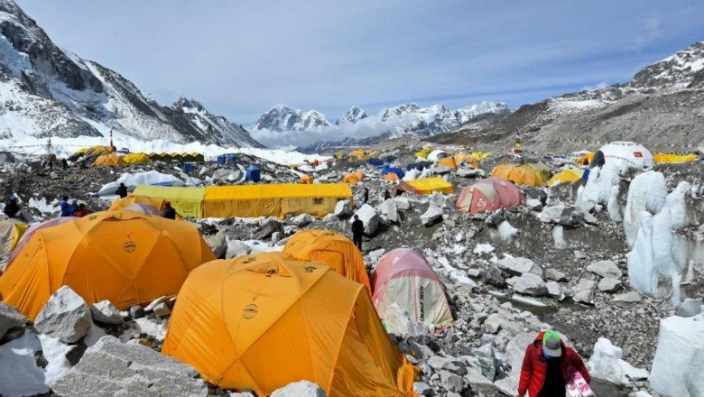 8 yıl önce felç geçiren adam koltuk değnekleriyle Everest'e tırmanacak
