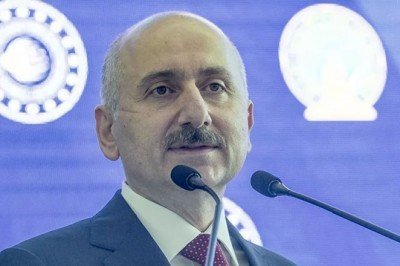 Adil Karaismailoğlu: İki taşı üst üste koymadan eleştiren var
