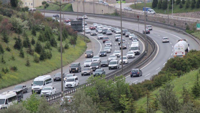 Ramazan Bayramı dönüş trafiği başladı TEM'de kuyruklar uzadı