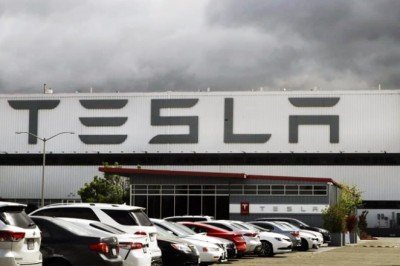 Tesla, Şangay'da üretimini durdurdu