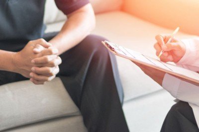 İltihaplı omurga romatizması her yaşta görülebilir