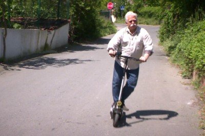 Beykoz'un 'scooterlı dedesi' teknolojiye ayak uydurdu