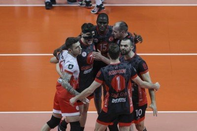 Efeler Ligi'nde şampiyon Ziraat Bankkart