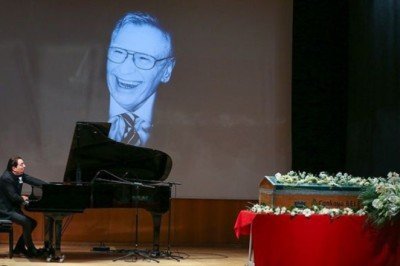 Fazıl Say: Işıklarda uyusun babacığım, dürüst insan, devrimci Ahmet Say...