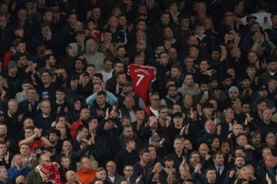 Liverpool taraftarından bebeğini kaybeden Ronaldo'ya alkışlı destek