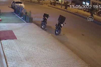 Motosikletin bisiklete çarpması sonucu biri ağır 2 kişi yaralandı