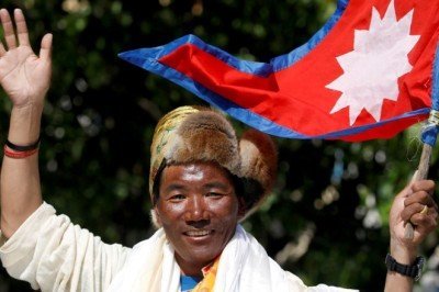 Nepalli dağcı 26. kez Everest’e tırmanarak kendisine ait rekoru kırdı