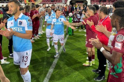 Şampiyon Trabzonspor alkışlarla karşılandı