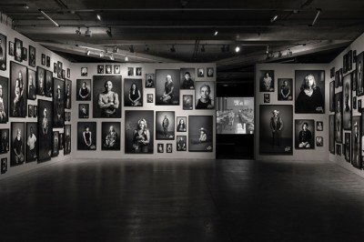 Shirin Neshat ile rüyalar ülkesi Amerika’ya çarpıcı bir bakış