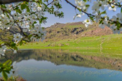 Sülüklü Göl'de ilkbahar renkleri