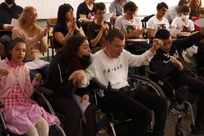 Engelleri sanat ve sporla aştılar