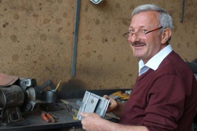 'Kilitçi Necati' dede mesleğini 40 yıldır ayakta tutuyor