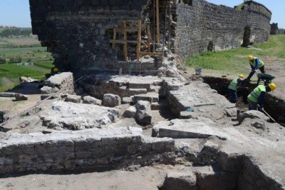 Restore edilen Diyarbakır surlarında payandaların izleri ortaya çıktı