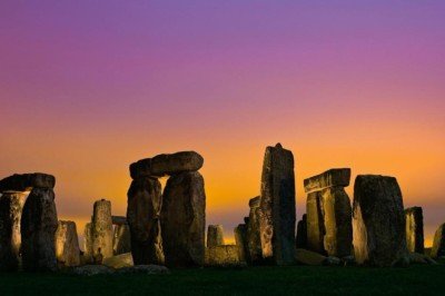 5 bin yıllık Stonehenge'in çevresinde 10 bin yıllık gizemli çukurlar bulundu