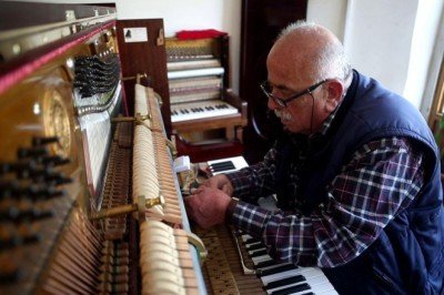 Tarihi piyanoların ustası: Mustafa Bardakçı