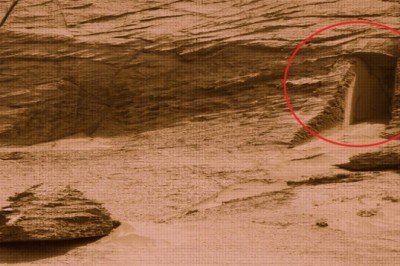 Mars’taki “gizemli kapı” merak uyandırdı: Görüntünün 'kaya çatlaması' sonucu oluştuğu belirtiliyor