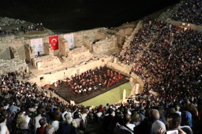 1690 yıllık hasret son buldu: Laodikya Antik Tiyatrosu izleyicilerle buluştu