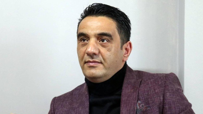 Şair Bülent Parlak hayatını kaybetti