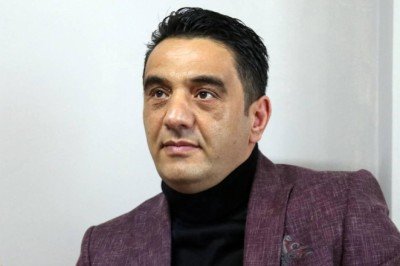 Şair Bülent Parlak hayatını kaybetti