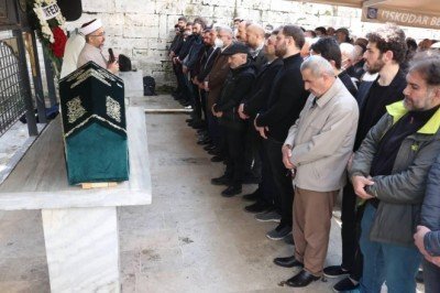 Şair Bülent Parlak son yolculuğuna uğurlandı