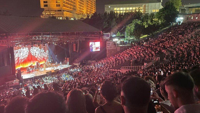 Aynur Doğan, Harbiye Cemil Topuzlu Açık Hava Sahnesi'nde: Dakikalarca alkışlandı