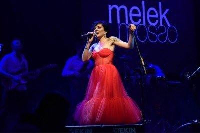 Beyoğlu Kültür Yolu Festivali'nde sahneye çıkan Melek Mosso: Arkamızda durmanıza gerek yok; yanımızda durun yeter