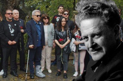 Nâzım, Moskova'da yağmur altında şiirleriyle anıldı: İşte, yaşamaya devam ediyor...