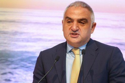 Bakan Ersoy: Ayasofya'da çok ciddi bir tadilat gerçekleştirilecek