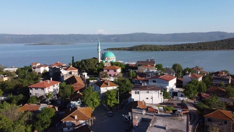 Eskikaraağaçta Adem amca ve Yaren leylek bereketi