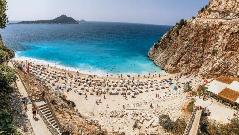 Otomobil mi uçak mı; yoksa evde mi kalmalı? Bu sene yurtiçi tatile sadece yol parasına ne kadar harcanacak?