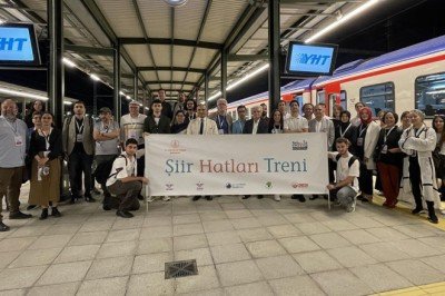 'Şiir Hatları Treni' raylarda