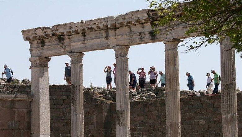 Salgında tenhalaşan Bergama Antik Kenti'ne yoğun ilgi