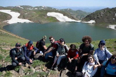 Yayla Dağı zirvesindeki göle ulaşmak için 7 kilometre yol katettiler