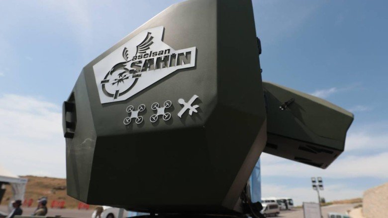 Dron avcısı Şahin gövde gösterisi yapıyor