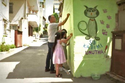 Mahalleyi renklendiren ressam