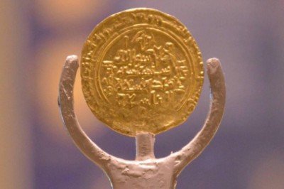 Bin yıllık Alparslan sikkesi ziyarete açıldı