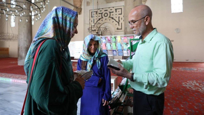 İmamın turistlerle kurduğu diyalog sosyal medyada beğeni topladı