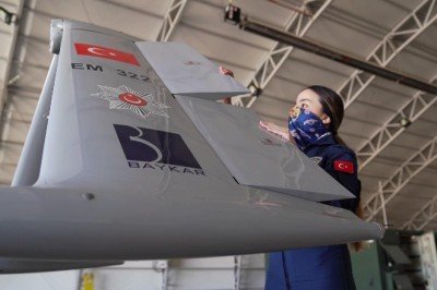 Türkiye'nin ilk kadın İHA teknisyeni görevini başarıyla yapıyor