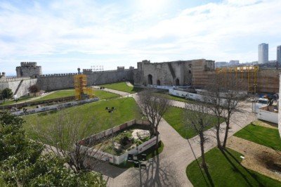 Yedikule Hisarında halka açık restorasyon sürüyor