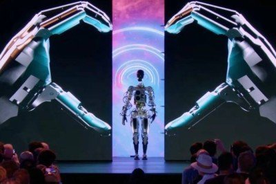 Tesla, insansı robotu Optimus’u tanıttı; dans edip, el salladı