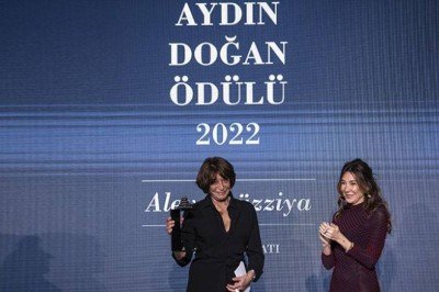 26. Aydın Doğan Ödülü'nün sahibi, seramik sanatçısı Alev Ebüzziya oldu