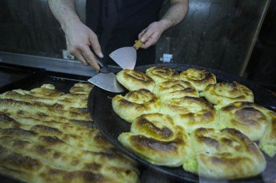 Balkanlar'da Börek etli mi etsiz mi olur? tartışması devam ediyor