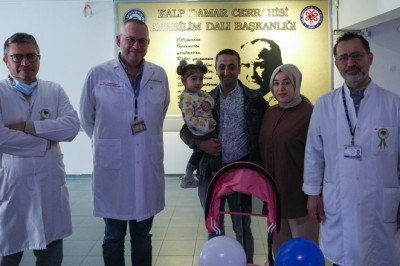 Adaşının kalbiyle yaşama tutundu